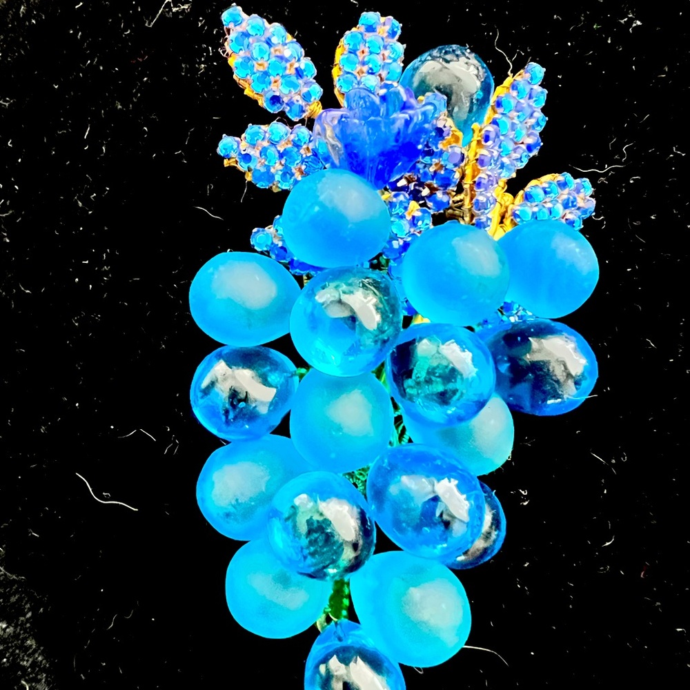 Stanley Hagler Blue Grapes Brooch - Picture 3 of 17